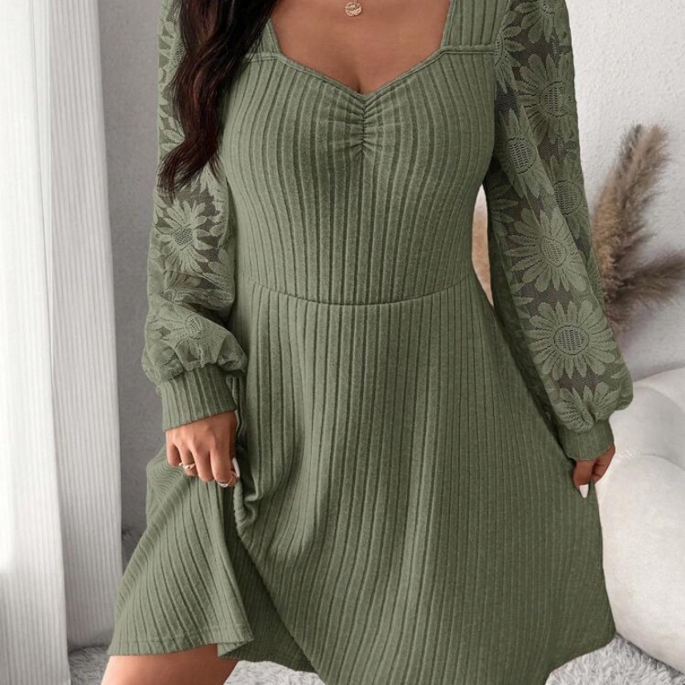 Elegant Green Long-Sleeve Dress